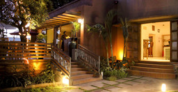 amagara-cafe-bistro-1.jpg 1