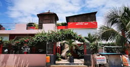 bistro-piscine-complexe-hotelier.jpg 1