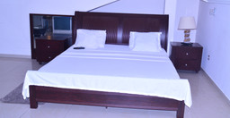 easy-hotel-3.jpg 3