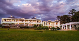 hemingways_nairobi-Z1Soj.jpg 3