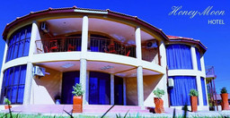 honeymoon-hotel-1.jpg 2