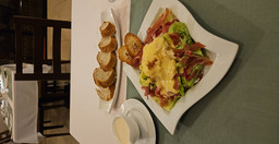 la-pierrade-restaurant-3.jpg 3