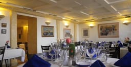 la-taverne-du-dauphin-1.jpg 1