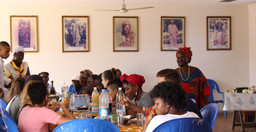 les-femmes-atchans-cuisinent-vegetarien-CUabhzNaj6.jpeg 2