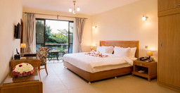 lotos-inn-suites-1.jpg 1