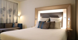 novotel-lf2GB.jpg 1