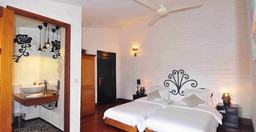 rova-hotel-agkgE.jpg 1
