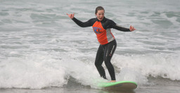 surf-lessons-4h1YJkgNym.jpeg 1