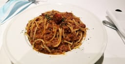 the-lakes-brasserie-restaurant-serena-hotel-2.jpg 2