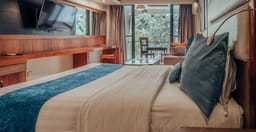 tree-top-at-fairway-hotel-1.jpg 1