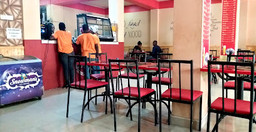 uhuru-restaurant-3.jpg 3