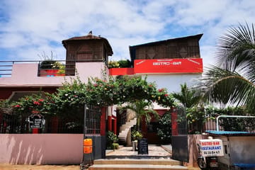 BISTRO PISCINE, Complexe Hôtelier Abomey-Calavi