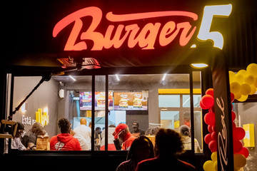 Burger Five - Vila Alice Luanda
