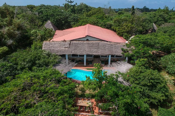Distant Relatives Ecolodge & Backpackers Kilifi