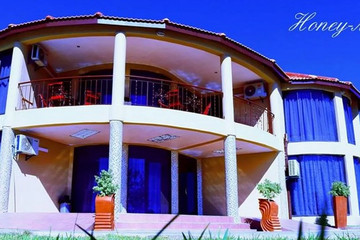 Honeymoon Hotel Serowe