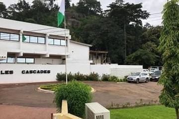 Hotel les cascades Man