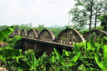 Le pont de Tiassalé Tiassale
