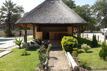 Okavango Roadside Guesthouse Maun