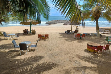 Palm rock beach San Pedro