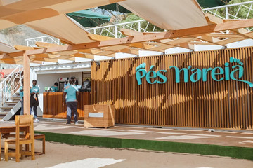 Pés Na Areia Beach Restaurant Luanda