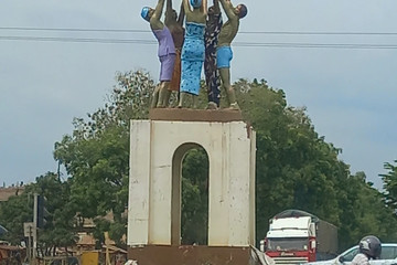 Place Jarre Trouée Bohicon