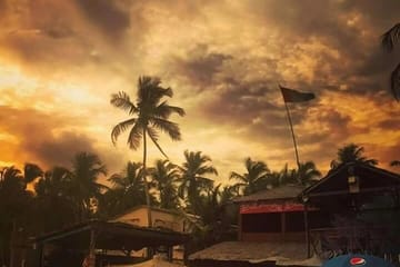 Kame surf camp & school / sunset beach bar Assinie