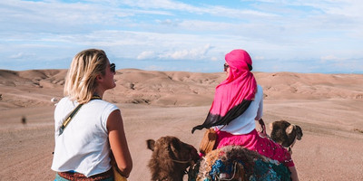 Camel riding in the desert - Photo 2