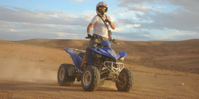 Quad biking in the desert - Photo 3