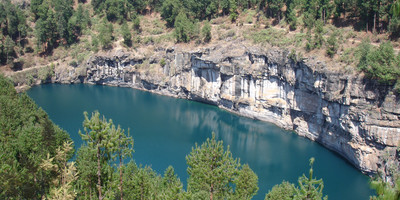 Admire lemurs on the rn7 - Photo 6