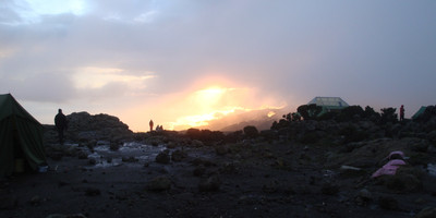 Kilimanjaro climbing trough marangu route 6 day - Photo 2