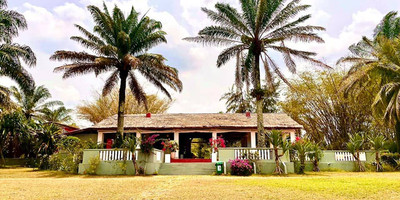 African Queen Lodge - Photo 1