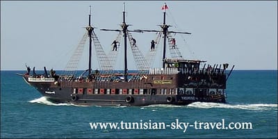 Balade en mer sur le bateau des pirates - Photo 1