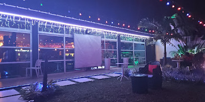 Blue Lounge - Photo 2