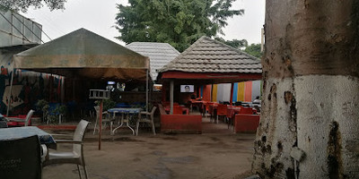 Chez Varold - Photo 1