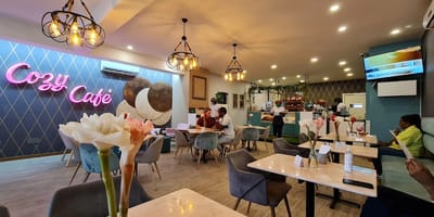 Cozy café - Photo 1