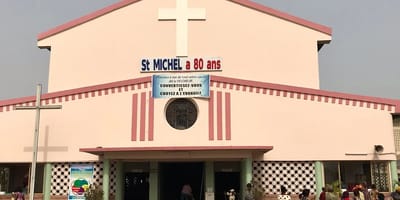 Église Catholique Saint Michel - Photo 1