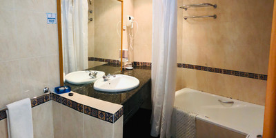Golden Park Hotel - Photo 6