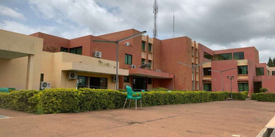 Hôtel Carrefour - Photo 1
