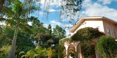 House Of Waine - Photo 2