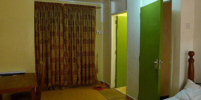 Lulu's Guest House - Photo 2