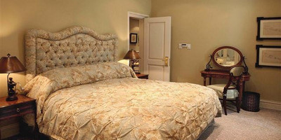 Monarch Hotel - Photo 2