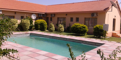 Okavango Roadside Guesthouse - Photo 2