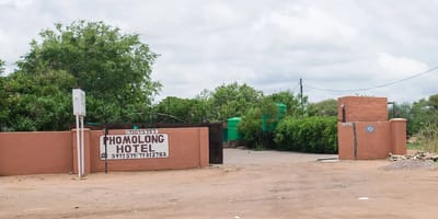 Phomolong Hotel - Photo 1