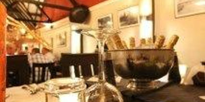 Que Pasa Bar & Bistro - Photo 3