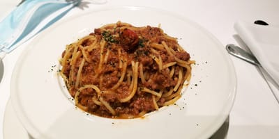 The Lakes Brasserie Restaurant Serena Hotel - Photo 3