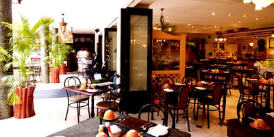 Thorn Tree Café - Photo 1