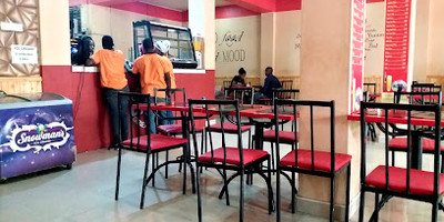 Uhuru Restaurant - Photo 4