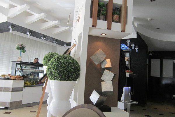 bekhchi restaurant.jpg