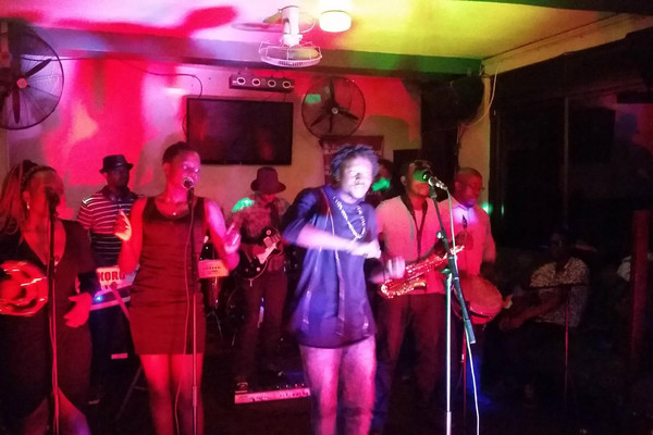 bubbles olearys irish pub 2.jpg