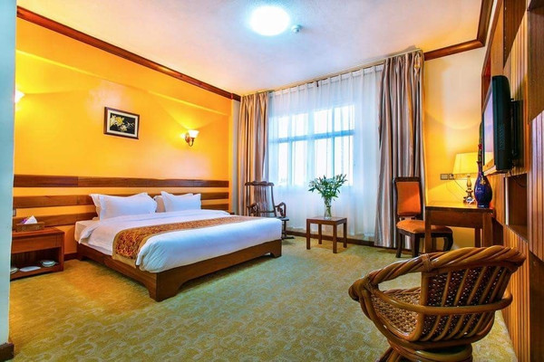 eastland_hotel-Gn8iq.jpg